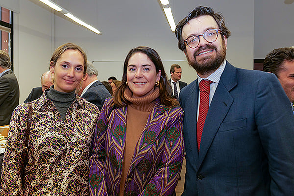  Teresa Peña, abogada del Área Jurídico Contencioso en De Lorenzo Abogados; Ofelia de Lorenzo, socia en De Lorenzo Abogados; y Pablo Montalvo, responsable Área Jurídico-Contenciosa en De Lorenzo Abogados.