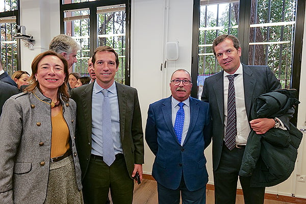 Maite Viñeta, directora médico en Aon; Eduardo Asensi, miembro de DAC Beachcroft; Roberto Pesquera, jefe de Servicio de Inspección del Sacyl; e Íñigo Cid-Luna, miembro de DAC Beachcroft.