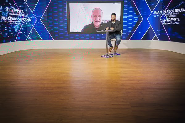 Entrevista a Juan Carlos Siurana por Zoom en las instalaciones de Redacción Médica.