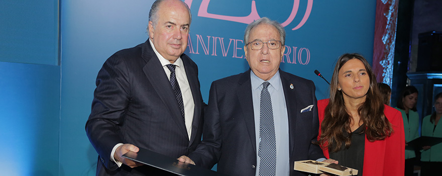 Ricardo De Lorenzo; Diego Murillo, presidente de honor de AMA; y Raquel Murillo, directora general adjunta de AMA.