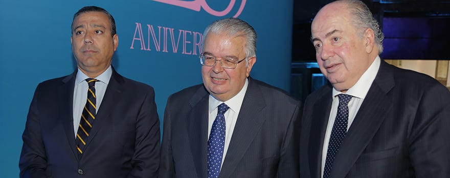 Óscar Castro, presidente del Consejo General de Dentistas; Juan José González Rivas; y Ricardo De Lorenzo. 