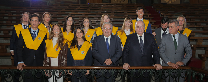 Foto de familia con los estudiantes del Máster de Derecho Sanitario de la Universidad San Pablo CEU. 