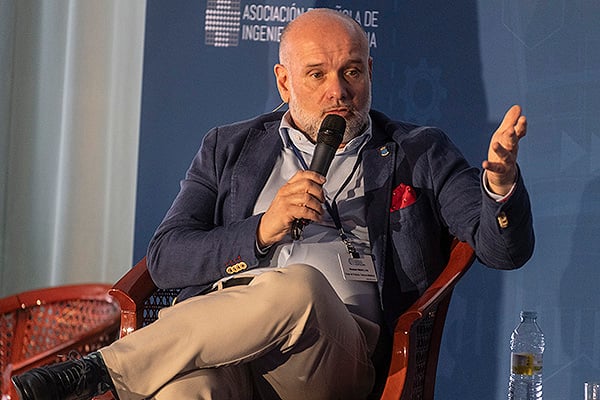 Luis Mosquera, expresidente de la Asociación Española de Ingeniería Hospitalaria (AEIH). Director General del Grupo Air Products-Carburos Metálicos.
