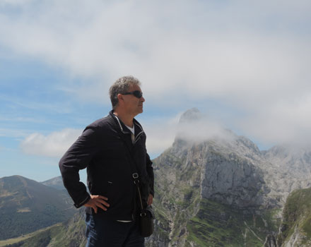 Cascos durante una ruta por los Picos de Europa