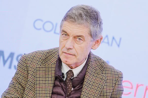 Catedrático de Microbiología de la Universidad de Valladolid y Jefe del Servicio de Microbiología del Hospital Río Hortega (Valladolid).