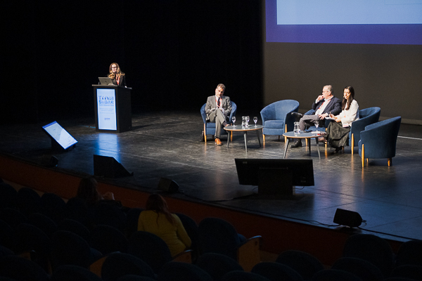 Un moment odurante la mesa de debate: Anestesia fuera de quirófano, sedación segura.