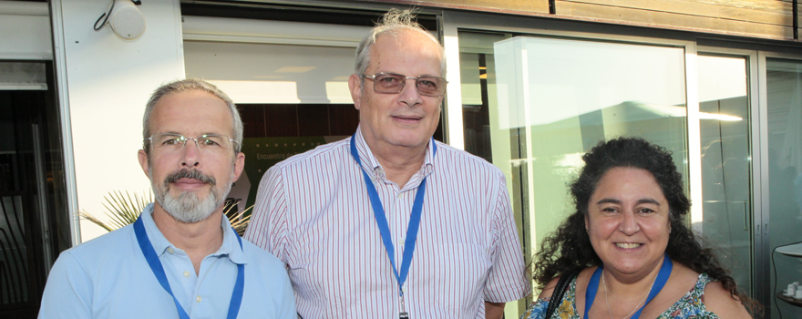 José Julio Egido, gerente del Hospital de Jerez; César Remón, director de la Unidad de Gestión Clínica de Dermatología del Hospital Virgen Macarena; y María Cousinou, directora médica del Hospital Puerto Real de Cádiz.