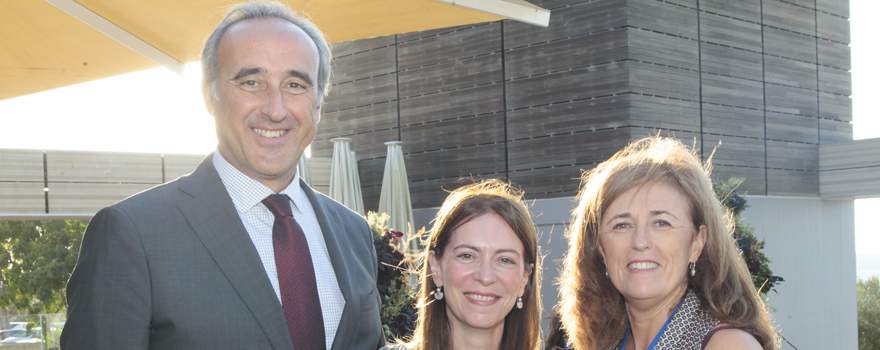 Horacio Pijuán, director general de Gestión Económica y Servicios del SAS; Carmen Fernández, jefa de área de Asuntos Consultivos de la asesoría jurídica del SAS; y Dolores Aguacil, directora general de Asistencia Sanitaria y Resultados en Salud del SAS.