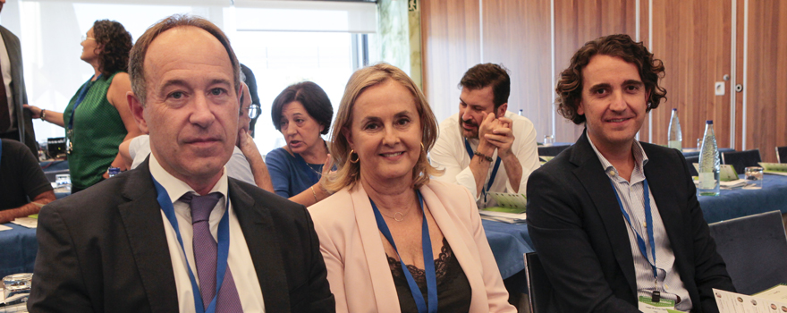 Luis Campo; Margarita Alfonsel y Pablo Crespo, director del departamento legal de Fenin.