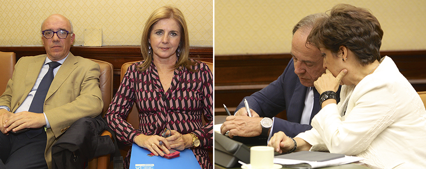 José Julián Díaz Melguizo, director del Ingesa, junto a Teresa Robledo de Dios, directora ejecutiva de Aecosan. A la derecha, Javier Castrodeza charla con Elena Andradas, directora general de Salud Pública. 