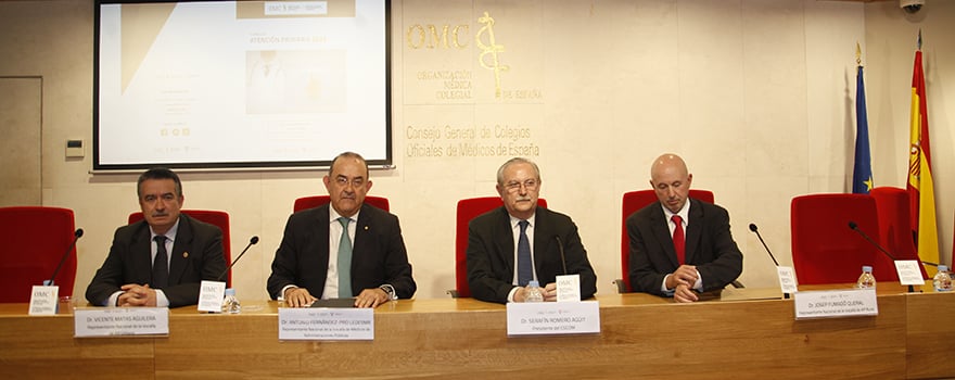 De izq. a dcha., durante la presentación de la jornada Atención Primaria 2025: Vicente Matas, representante nacional de la Vocalía de Atención Primaria Urbana; Antonio Fernández Pro-Ledesma; Serafín Romero, presidente de la OMC; y Josep Fumadó, representante nacional de la Vocalía de Atención Primaria Rural.