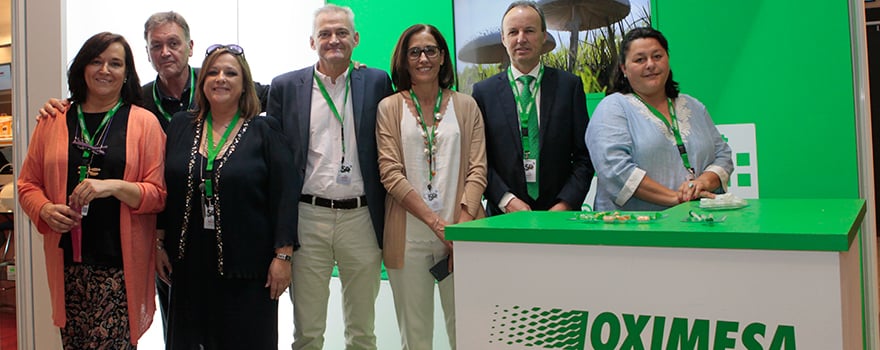 Equipo de Oximesa en el stan de la compañía.