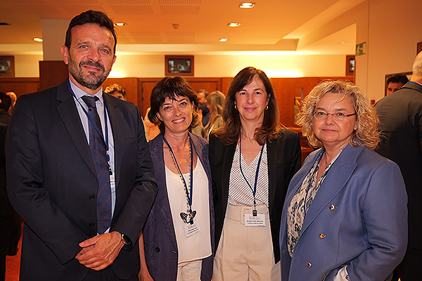 Pedro Martínez, director de Relaciones Institucionales de Johnson&Johnson; Corpus Gómez; Rocío Montalban,subdirectora de Salud Digital de la Consejería de Salud de Cantabria; y María Isabel Priede, directora general de Farmacia, Humanización y Coordinación Sociosanitaria  de la Consejería de Salud de Cantabria.