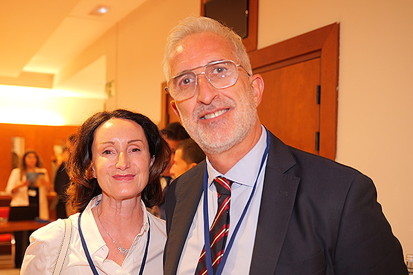 Sarah Christiaanse, general manager de Abbott Diabetes; y José Luis Campos, market access manager de Abbott Diabetes.