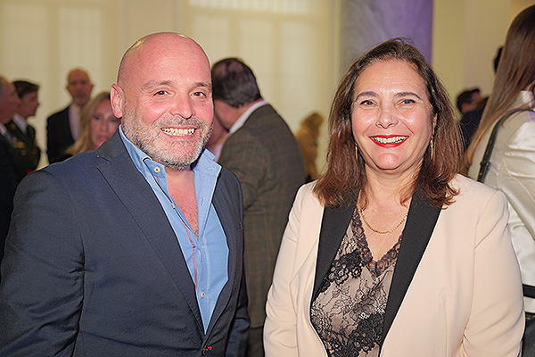 Urko Urbieta, miembro del Departamento de Comunicación de la Consejería de Salud de las Islas Baleares; y Manuela García.