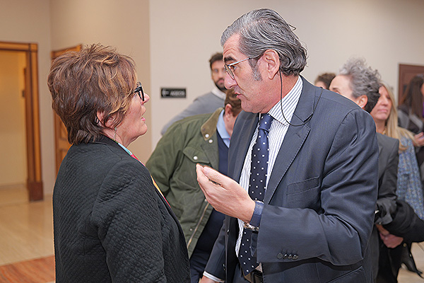 Rocío Mosquera charla con Juan Abarca Cidón, presidente de los Hospitales HM.