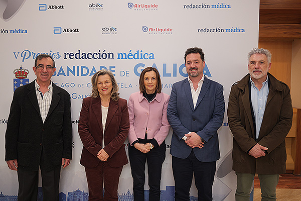 José Ángel Cocho, laboratorio cribado neonatal del CHUS, Eloína Núñez, Envejecimiento Activo y Prevención de la Dependencia e Innovación Sociosanitaria de la Consejería de Política Social e igualdad de la Junta de Galicia; Luz Couce, directora científica del Instituto de Investigación Sanitaria de Santiago de Compostela; Miguel Ángel García González, jefe de Laboratorio de Nefrología Pediátrica y de Adultos en el Instituto de Investigación Sanitaria de Santiago (IDIS); Cándido Díaz, jefe de Servicio de Nefrología del CHUS.