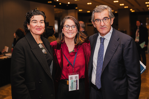 Elena Abarca Cidón,  vicepresidenta de HM Hospitales; Ofelia De Lorenzo; y Juan Abarca Cidón.