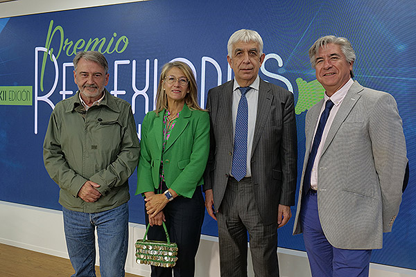 Modoaldo Garrido, Paloma Casado, directora gerente del Hospital Universitario del Sureste; Carlos Mingo y Alberto Castillo.