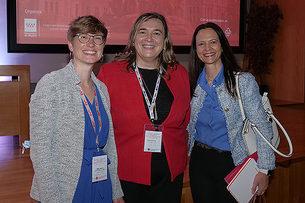 Elisa Frenz, CEO de Health Proc Europe Association; Susana Álvarez, subdirectora general de Contratación del Servicio Madrileño de Salud; y Maite Manzanares, directora de tender de MSD.