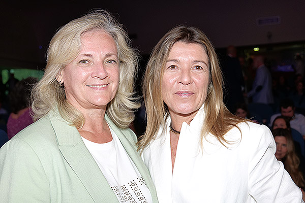 María Teresa García, directora de Relaciones INstitucionales de Abbot; junto a María Blanco, directora de la Gerencia de Compras y Políticas de Distribución del Institut Catalá de la Salut.