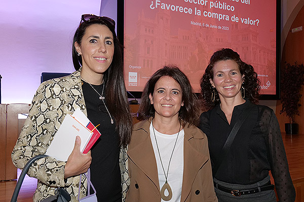 María Balabasquer, responsable de Market Accesss de Air Liquide; Rosa Fonseca, directora de en la Delegación Centro; y Roberia Rabelo, responsable de ventas.