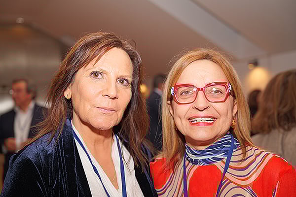 María Isabel Martiño, gerente de Asistencia Sanitaria de Ávila; y Montserrat Chimeno.