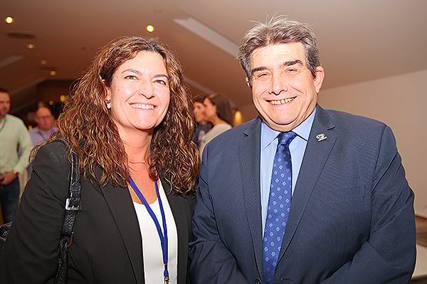 María Hoyos, directora de Gestión de la Gerencia de Atención Integrada de Albacete; y Cesáreo Peco, director gerente del Área Integrada de Puertollano.