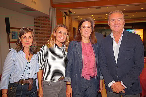 Lorena Tomillo, jefa de prensa de la Consejería de Sanidad de la Comunidad Valenciana; Jefa de gabinete de la Perpetua Beltrán, directora de Gabinete de la Consejería de Sanidad de la Comunidad Valencia; Asuncion Perales, directora general de Atención Hospitalaria de Valencia; y Julio De la Rosa, director de rRlaciones Insntitucionales de Air Liquid.