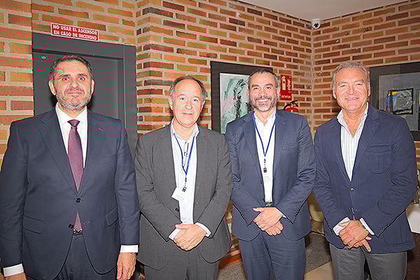 Manuel Paqueco, director de Terapias Respiratorias Domicilarias de Air Liquide Healthcare; Luis Campo, director de GE HealtCare España; Jorge Aboal, director de Procesos de Soporte de Área Sanitaria de Santiago de Compostela y Barbanza; y Julio de la Rosa, director de Relaciones Institucionales y Acceso al Mercado de Air Liquide Healthcare.