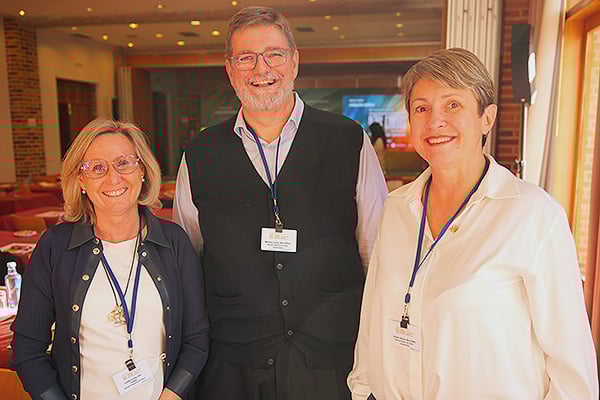 Ana Castillo; Alfredo Martínez, gerente del Servicio Navarro de Salud; Nancy González Herrero, directora de Asistencia Sanitaria del Servicio Navarro de Salud.