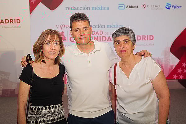Raquel Arrazola, David Villamañán y Mercedes Solorzano, enfermeros del Centro de Salud de Pavones.