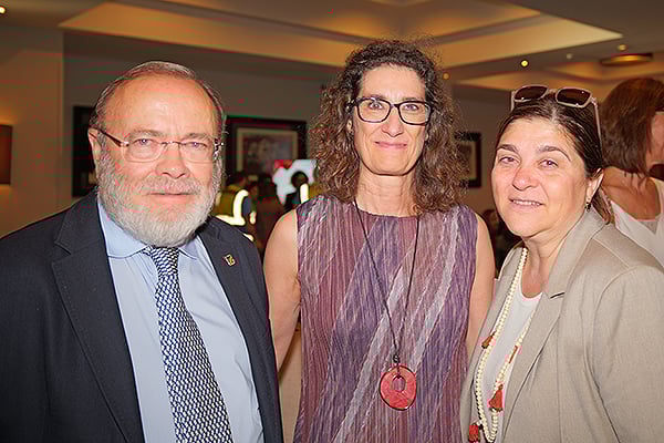 Rafael P´rez, gerente del Hospital La Paz; Zita Quintela, gerente del Hospital de Getafe; y Almudena Santan, gerente del Hospital de Parla