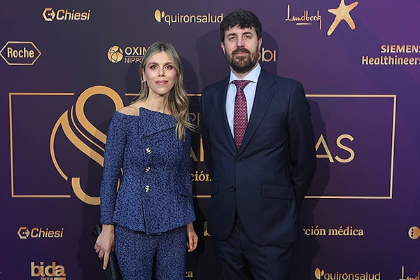 Manuela Villena Ricardo Campos, de Bidafarma; junto a su acompañante.