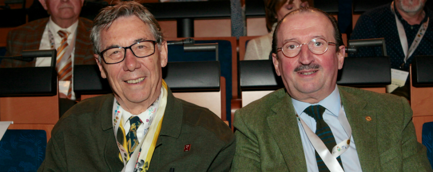 Patricio Martínez, presidente de honor de CESM y Alejandro Braña, presidente del Colegio Oficial de Médicos de Asturias. 