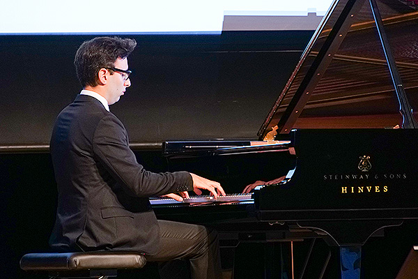 Manuel del Moral, pianista que amenizó la clausura del 56º Congreso Separ.