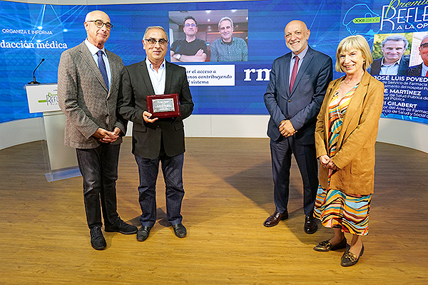 Jesús Sanz Villorejo; José Martínez Olmos; Rodrigo Gutiérrez Fernández y Pilar de Lucas Ramos. En la pantalla Toni Gilabert Perramon y José luís Poveda.