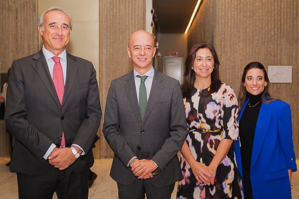 Horacio Pijuan, director gerente del Hospital San Juan de Dios de Córdoba; Francisco Triviño, director gerente del Hospital Reina Sofía de Córdoba; María José Castro Ruiz, subdirectora de Enfermería del Hospital Reina Sofía de Córdoba: y María Asuncion Aranda Valera, enfermera de la Unidad de Calidad del Hospital Reina Sofía de Córdoba.