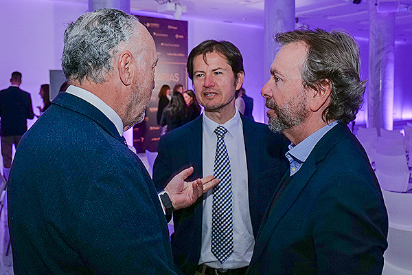 José María Pino; Óscar López, director de Redacción Médica; y Ángel Bajils, director general de Air Liquide Healthcare España.