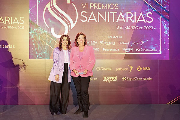 Silvia Calzón, secretaria de Estado de Sanidad; y María Vallet-Regí, catedrática de Química Inorgánica de la Facultad de Farmacia de la Universidad Complutense de Madrid (UCM). 