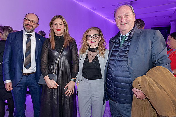 Francesco Borlenghi, director de marketing y ventas de Sapio Life; Rut García Campillo, subdirectora de Carburos Médica; Josefina Medina Ballesteros, directora de calidad, prevención e instalaciones del Hospital Universitario San Francisco de Asís y Javier Godoy, director de Relaciones Institucionales para el Sur de Europa y West África de Carburos Metálicos.