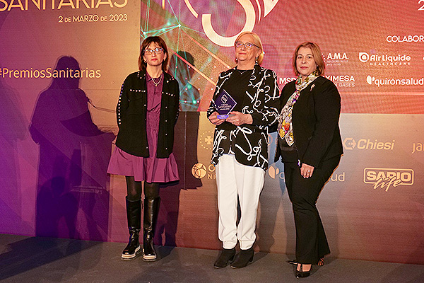 Llanos Conesa  Burguet, secretaria de la Sociedad Española de Psiquiatría y Salud Mental (Sepsm); Amparo Belloch Fuster, catedrática de Psicopatología de la Universidad de Valencia; y Rosa María Redondo Granado, tesorera del Consejo General de la Psicología de España.  