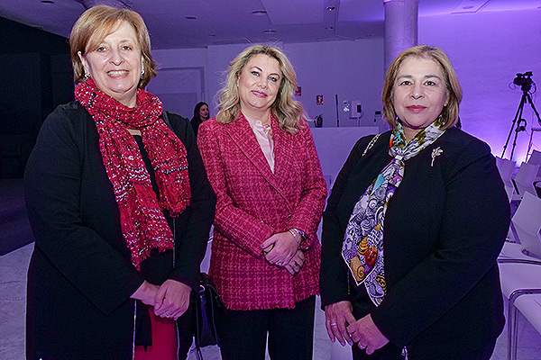 Pilar Rodríguez Ledo; Herminia Rodríguez; y Rosa María Redondo, tesorera del Consejo General de Psicología. 