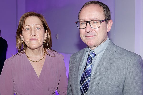  Juana Carretero, presidenta de la Sociedad Española de Medicina Interna (SEMI), con José Carlos Arévalo, especialista del Servicio de Medicina Interna del Hospital Universitario de Badajoz.
