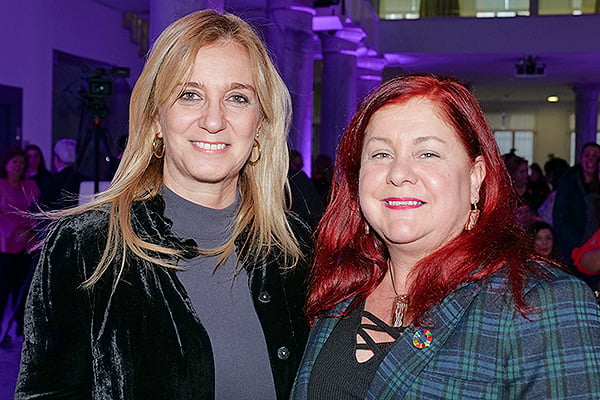 Ana Prieto, portavoz del PSOE en la Comisión de Sanidad del Congreso, y Celia Gómez, directora de Ordenación Profesional del Ministerio de Sanidad.