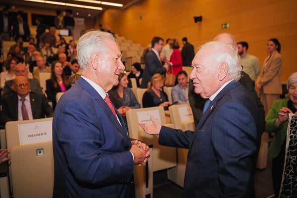 Francisco Mulet, tesorero del Consejo de Enfermería de la Comunidad Valenciana (Cecova); y Florentino Pérez Raya.
