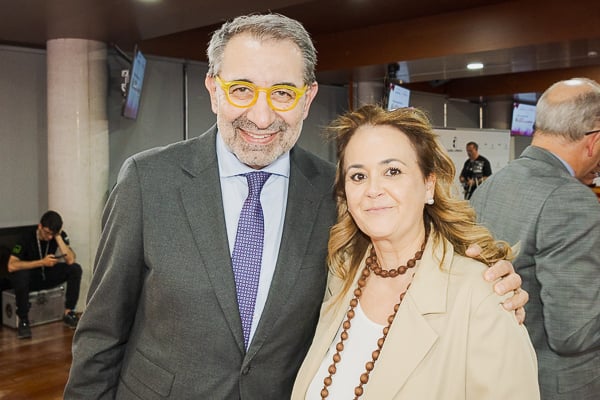 Jesús Fernández Sanz; y Laura Sánchez, subdirectora de Enfermería de la Gerencia de Atención Primaria de Toledo (Gapto).