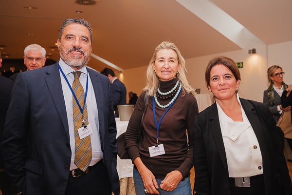 Enrique Sommer, gerente del Área Sanitaria II del Sespa; Beatriz López, Gerente del Sespa; y Rosa Fonseca, directora de la delegación centro de Air Liquide Healhcare.