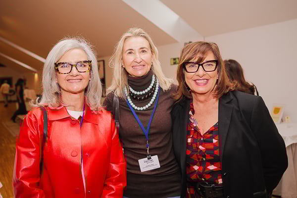 Dolores Acón, directora del Observatorio de Salud Pública de Cantabria y vocal de Sedisa; Beatriz López; y Cristina Granados, directora Gerente del Hospital Son Espases (Palma de Mallorca).
