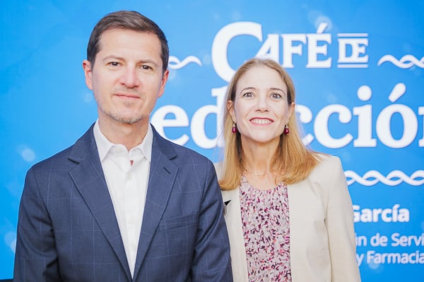 Óscar López y Ana Boch, directora del Departamento Jurídico de Farmaindustria.
